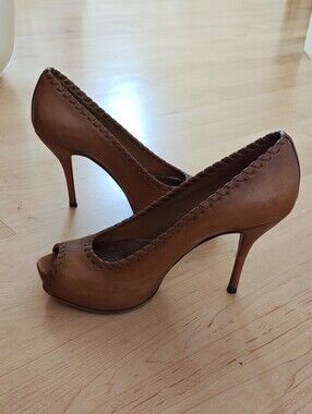 Gucci Caramel Tan Leather Peep-Toe Heels with Braided Trim